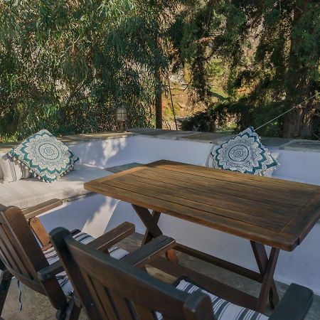 Nereids Guesthouse 이드라 외부 사진