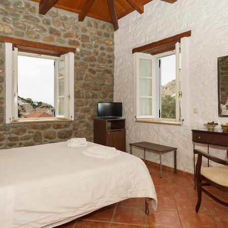Nereids Guesthouse 이드라 외부 사진