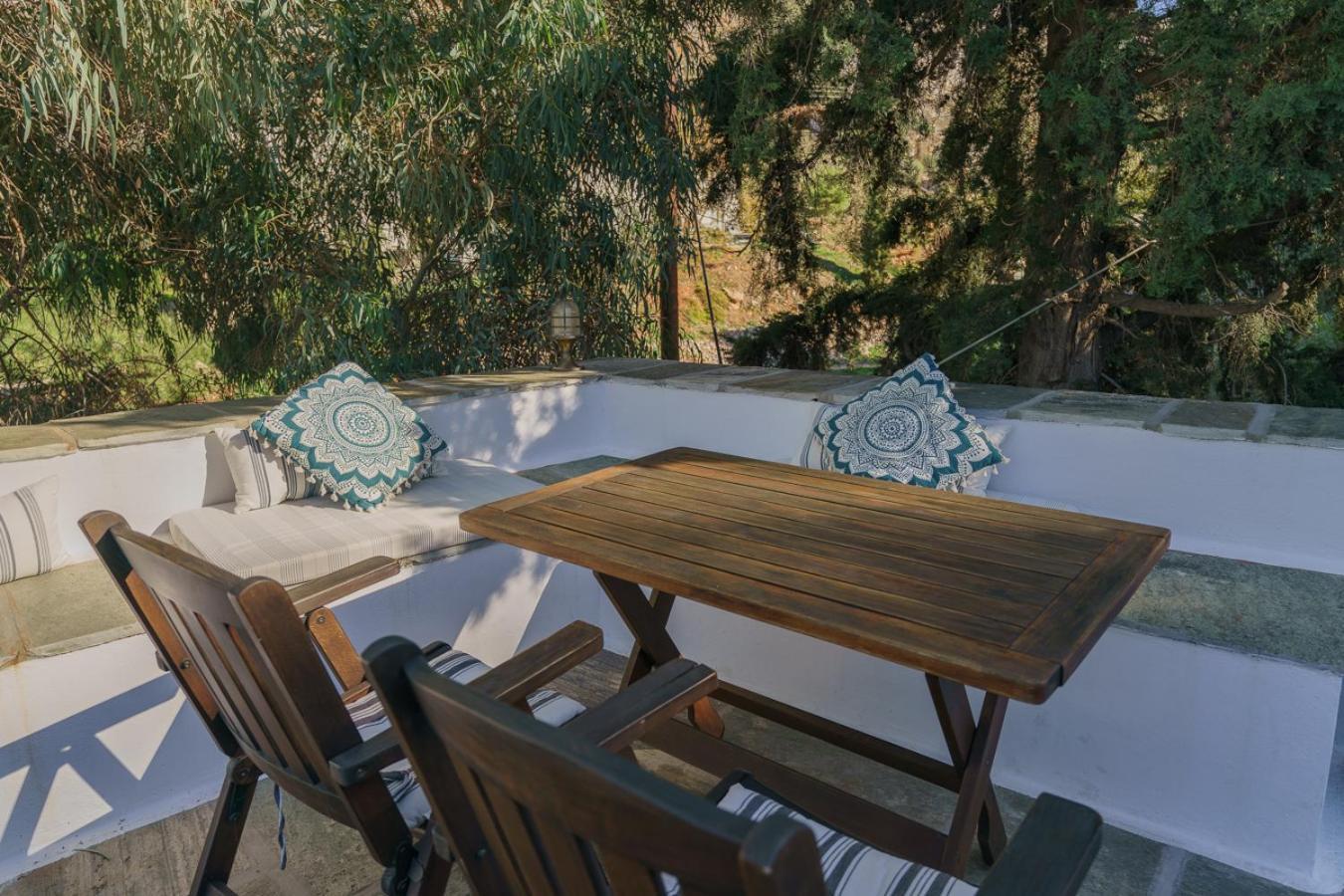 Nereids Guesthouse 이드라 외부 사진