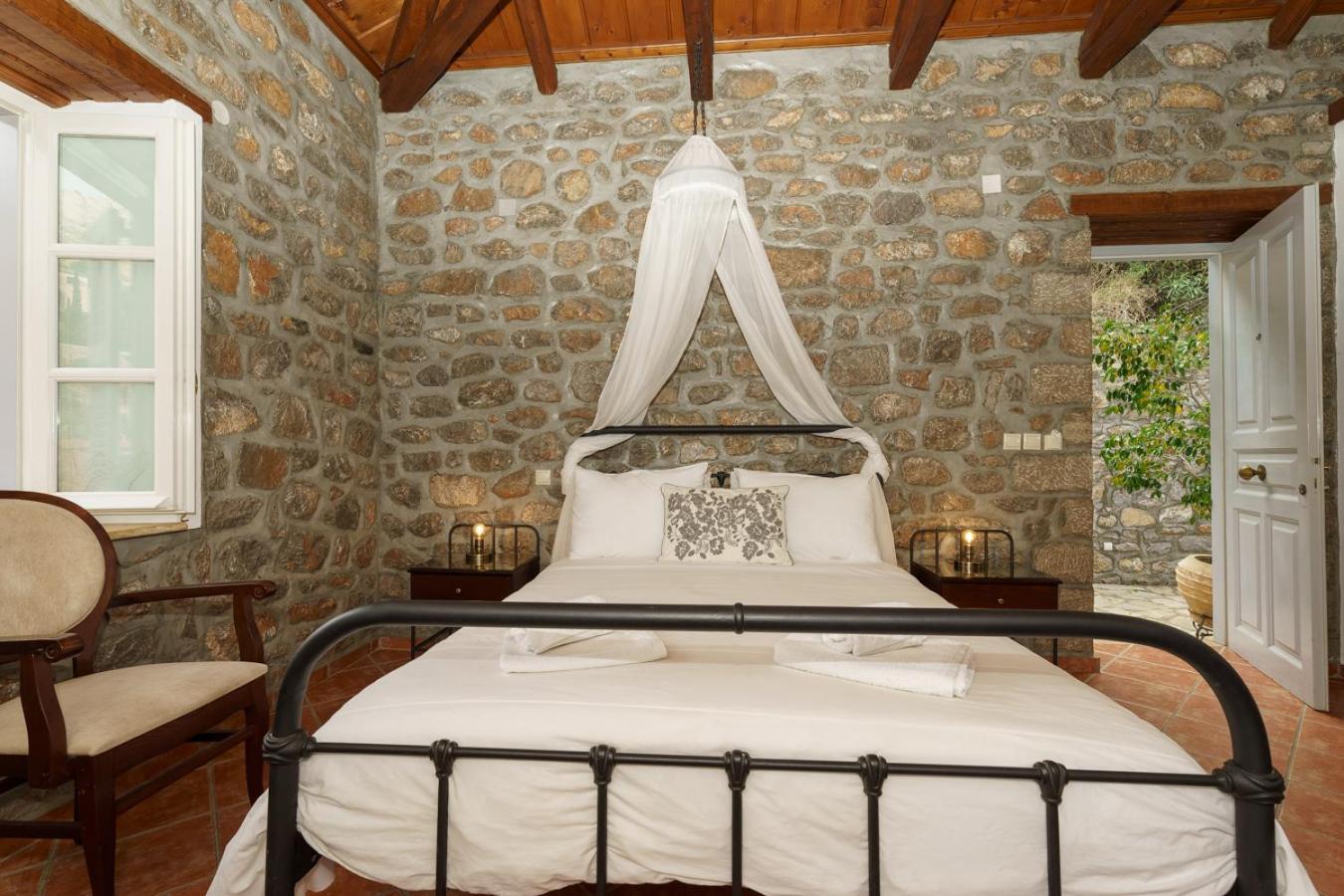 Nereids Guesthouse 이드라 외부 사진