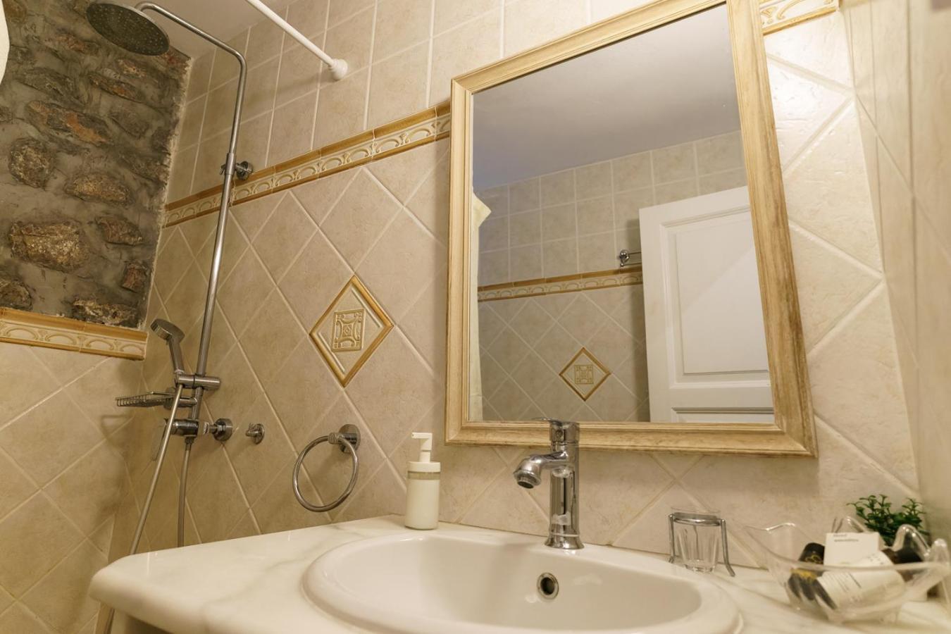 Nereids Guesthouse 이드라 외부 사진