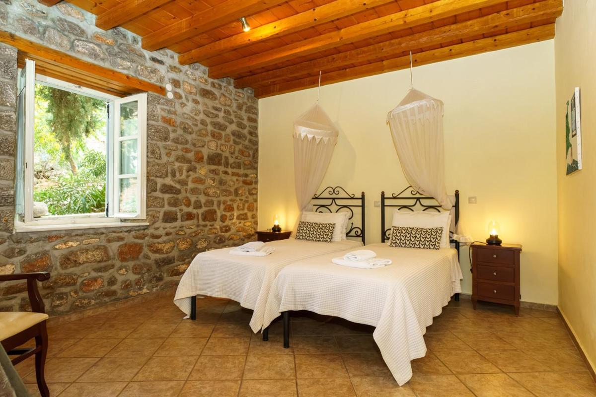 Nereids Guesthouse 이드라 외부 사진