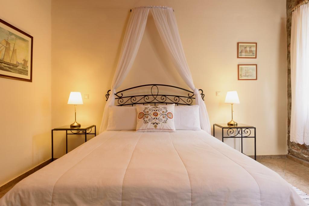 Nereids Guesthouse 이드라 외부 사진