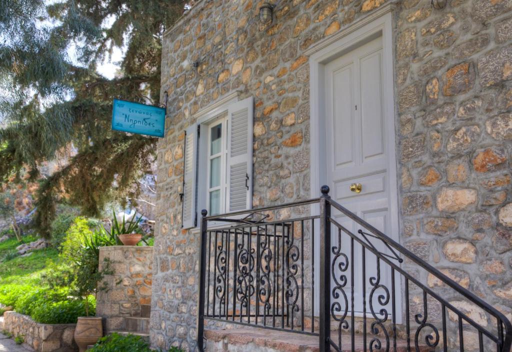 Nereids Guesthouse 이드라 외부 사진